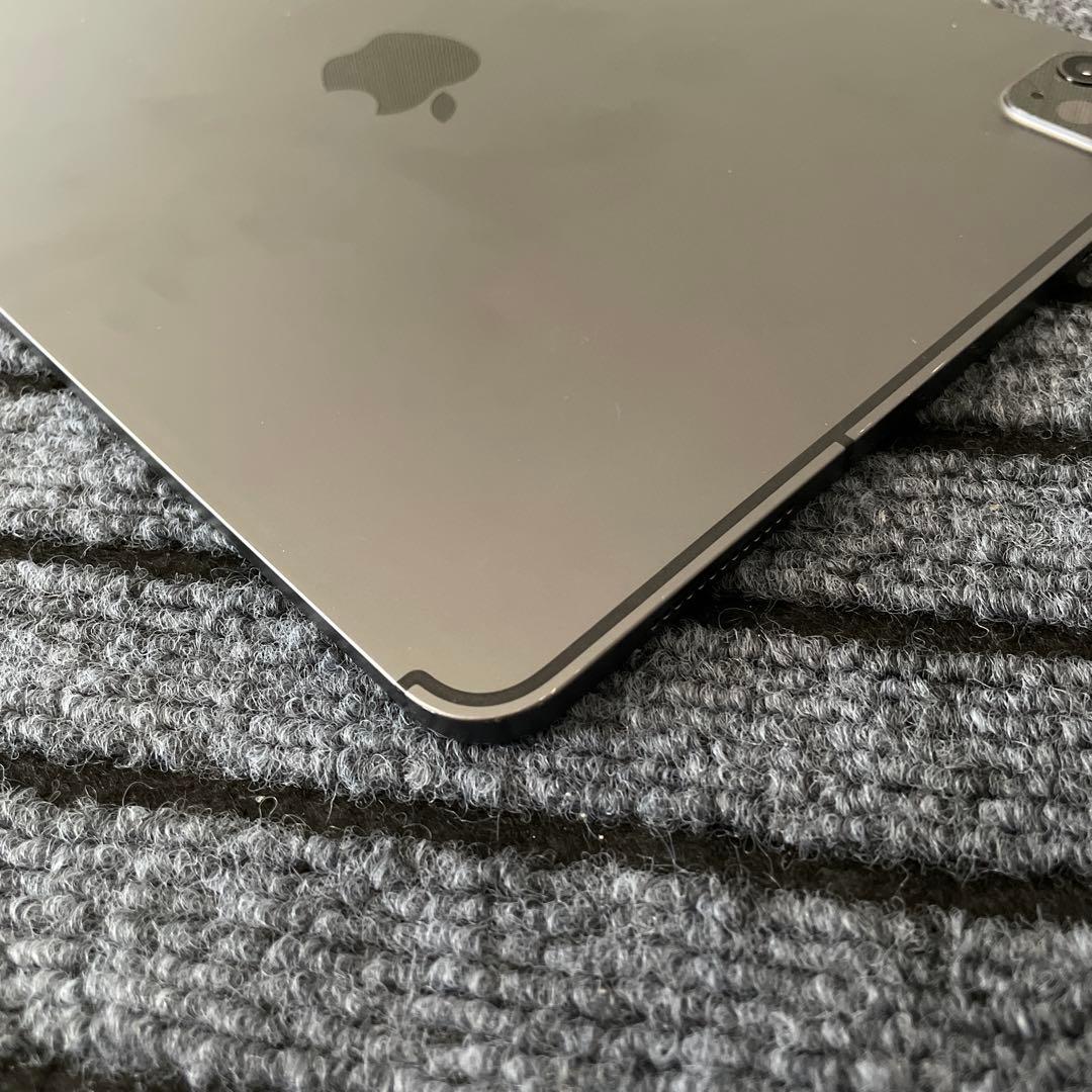 33 iPad Pro 11インチ 2世代 128GB SIMフリー　グレイ