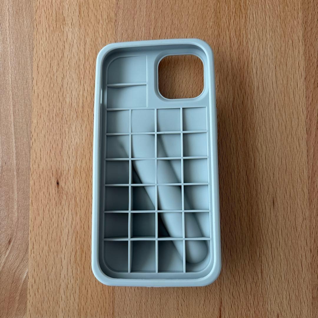 rhode iPhone 15シリコンケース グレー リップ付き
