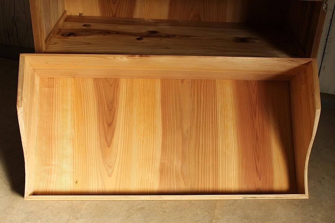 古い木製の引き出し　2段