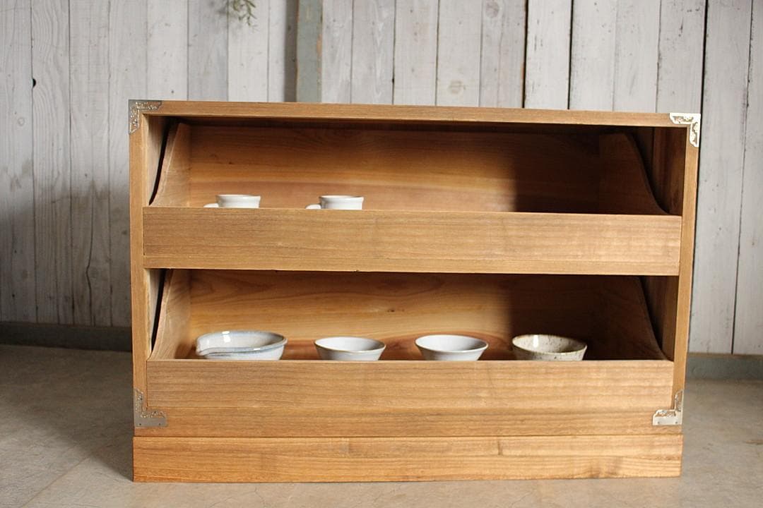 古い木製の引き出し　2段