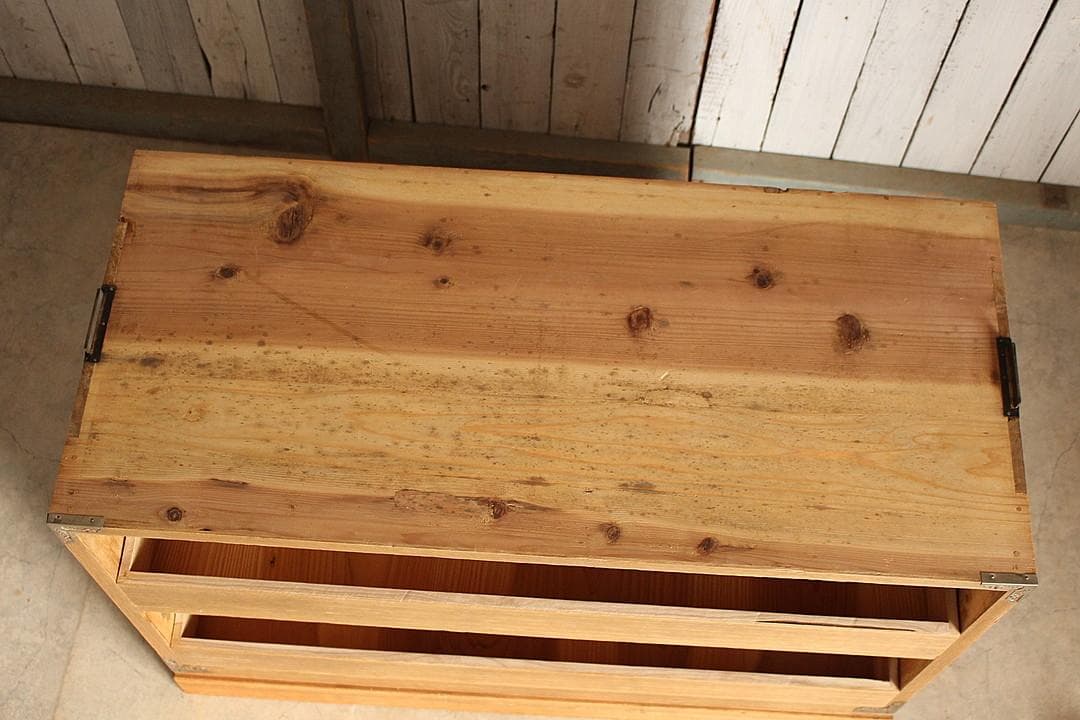 古い木製の引き出し　2段