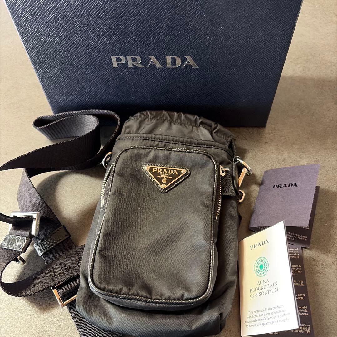PRADA. Re-Nylon スマートフォンケース