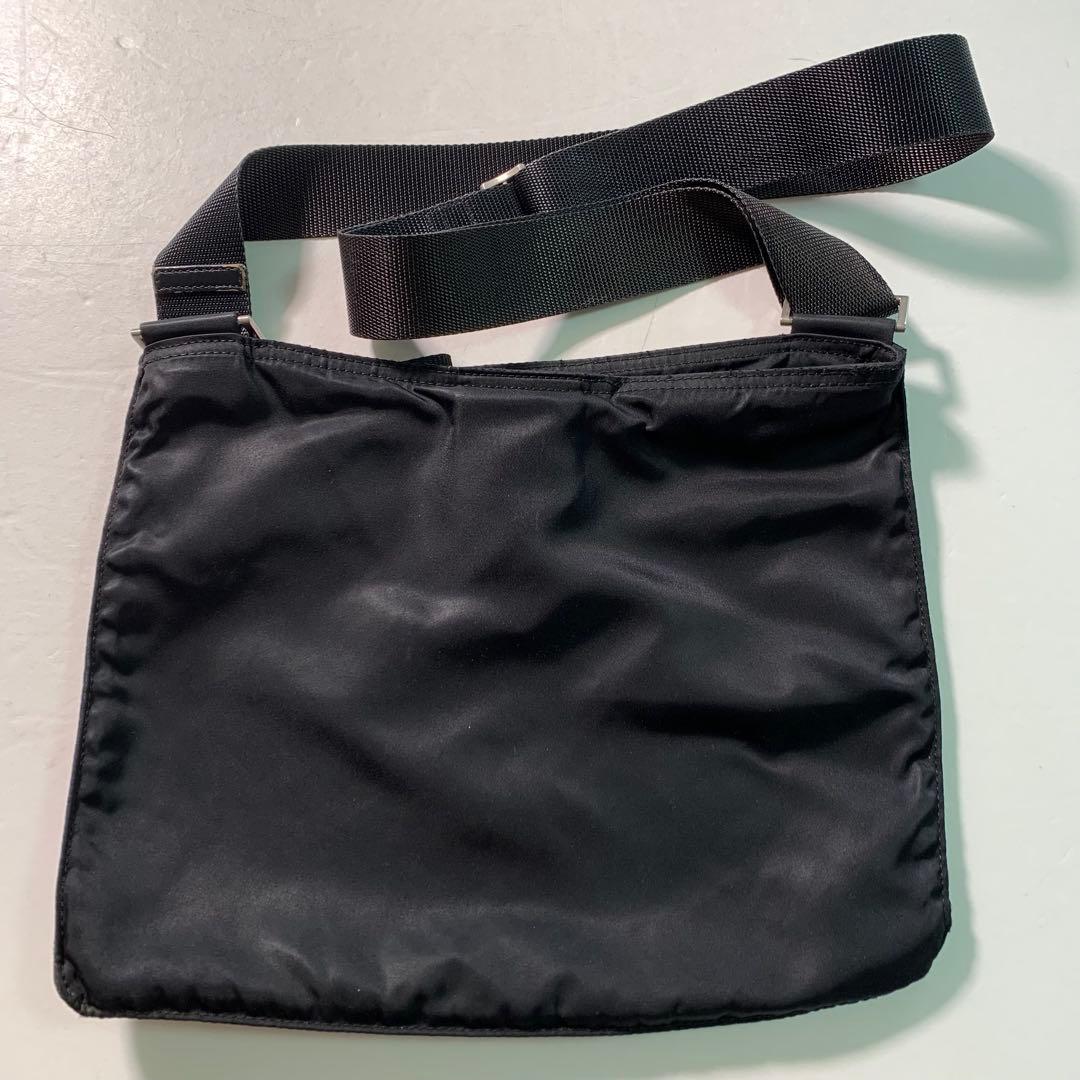 PRADA ブラック ショルダーバッグ 三角プレート リモンタ ナイロン 斜め掛