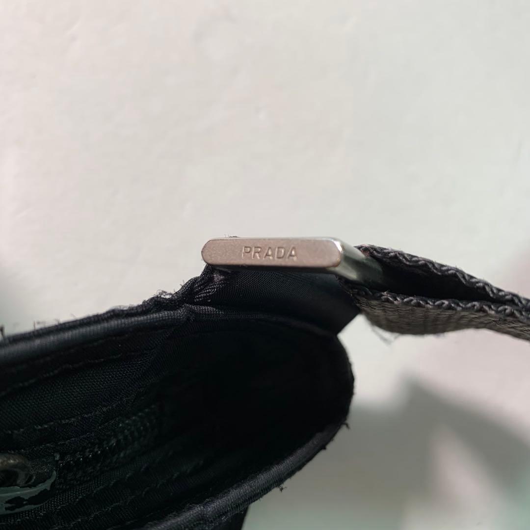 PRADA ブラック ショルダーバッグ 三角プレート リモンタ ナイロン 斜め掛