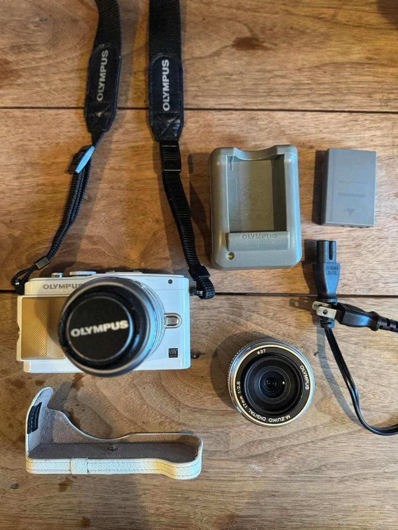 【単焦点レンズ付き】 OLYMPUS PEN Lite E-PL5ホワイト