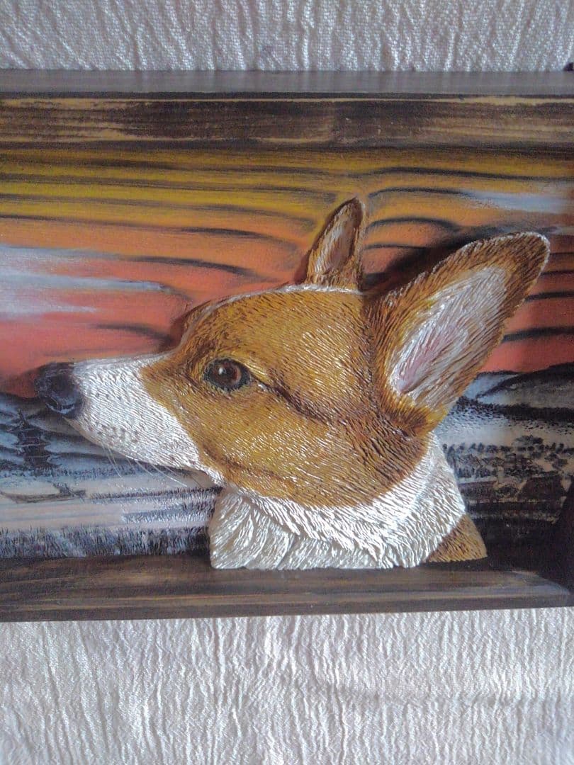 木彫りの日本画風コーギーの壁掛け