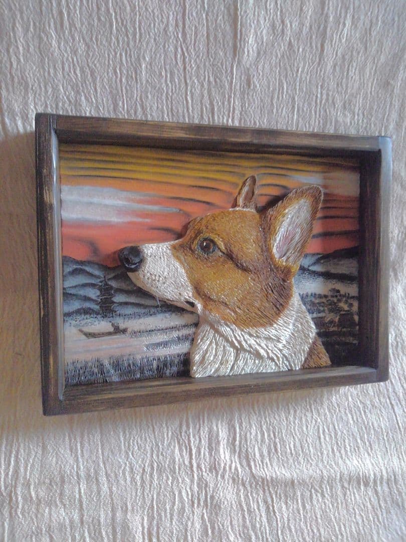 木彫りの日本画風コーギーの壁掛け