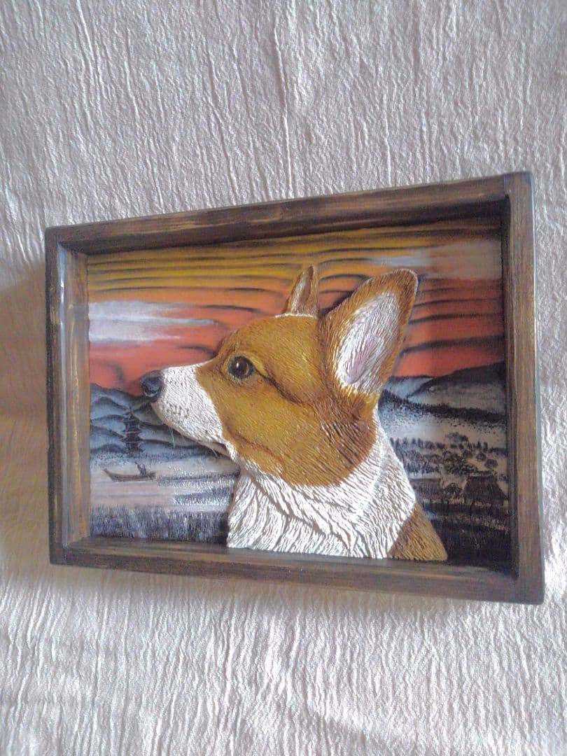 木彫りの日本画風コーギーの壁掛け