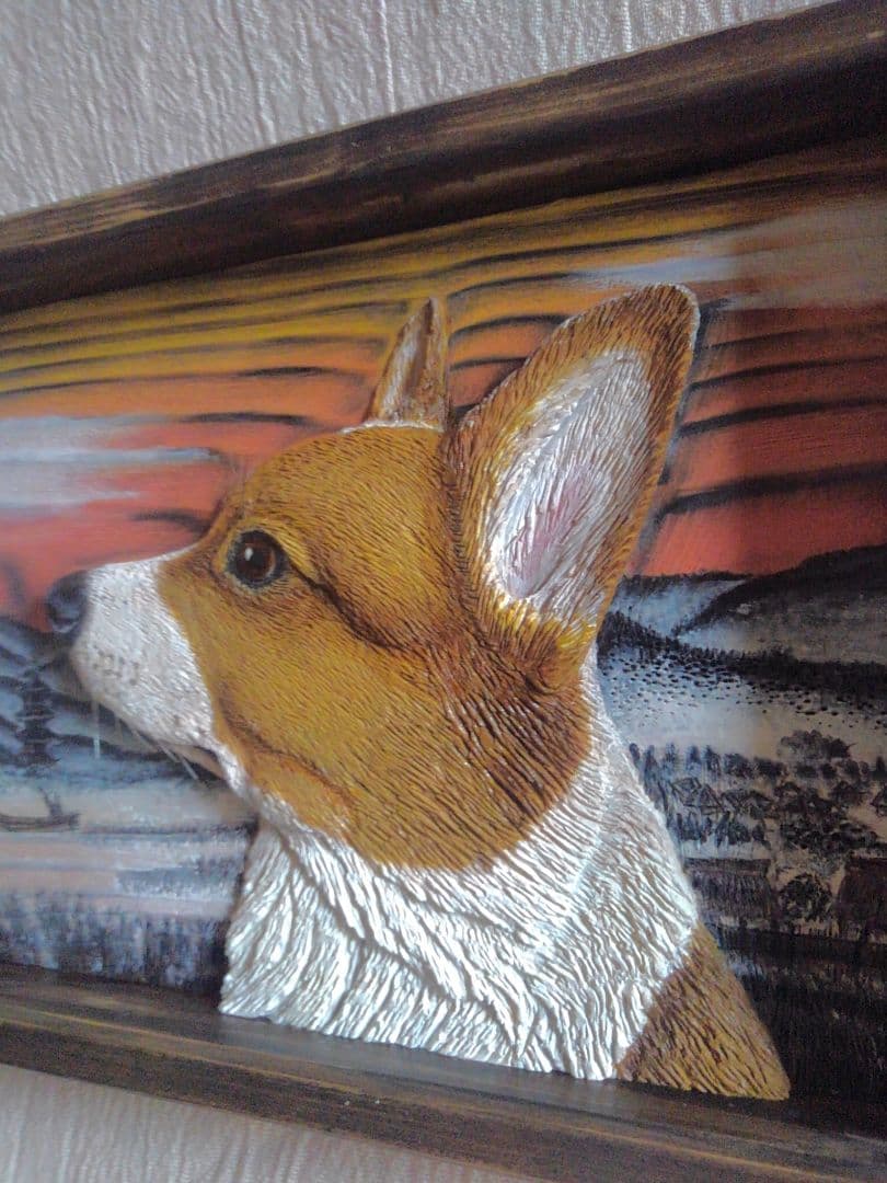 木彫りの日本画風コーギーの壁掛け