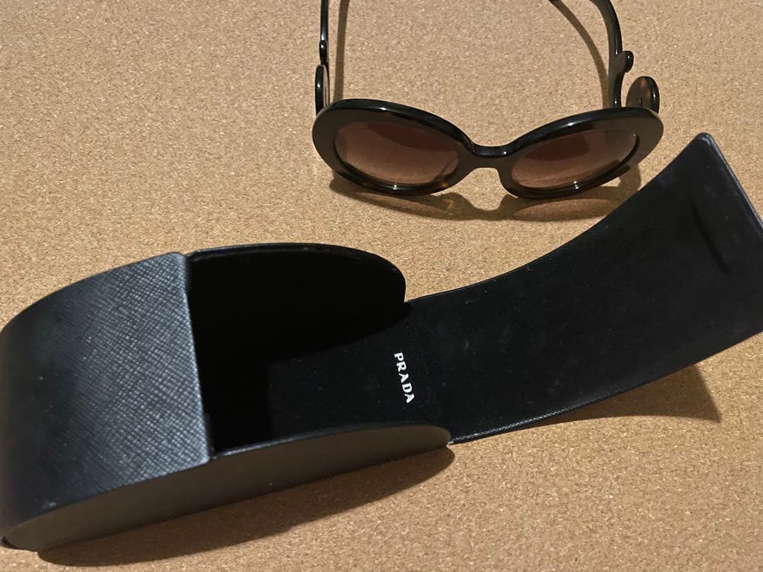 PRADA オーバーサイズサングラス ブラック