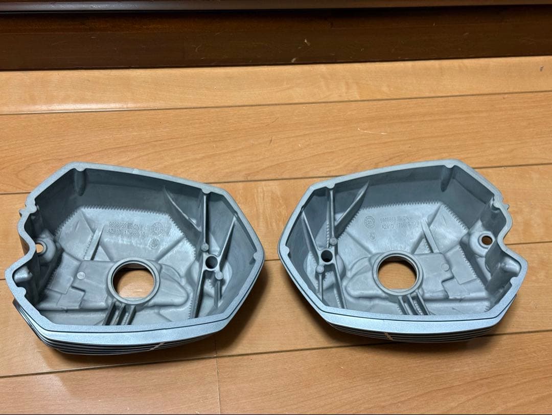 中古 2022年式RnineT用純正シリンダーヘッドカバー左右セット