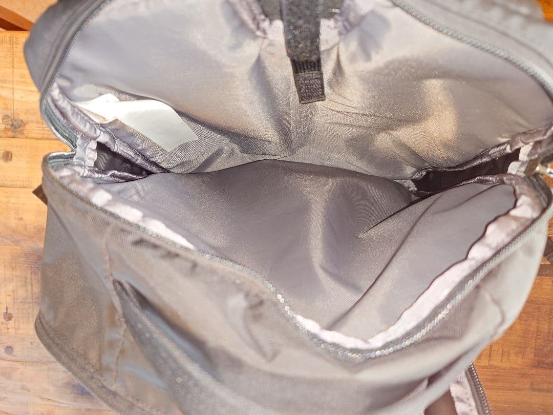 【パタゴニア】レフュジオ・デイパック 26L | 黒 リュック | PCケース付