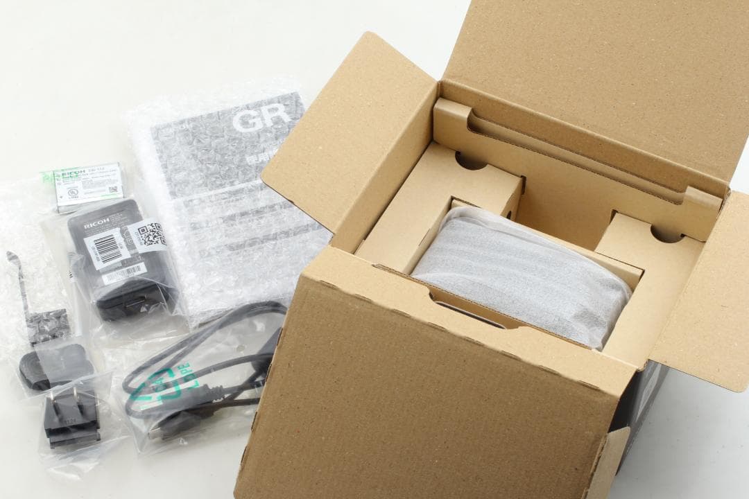 サムレスト付き RICOH GR III コンパクトデジタルカメラ