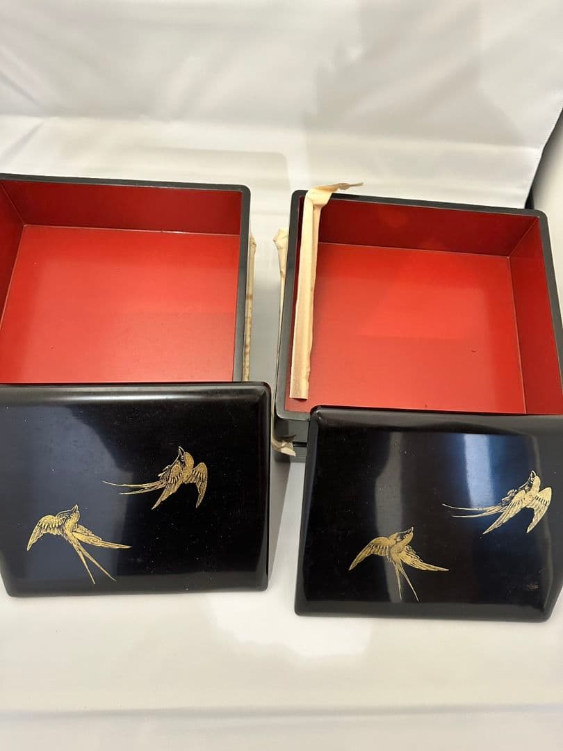 お節料理用、黒い木製重箱 金色の鳥の装飾 田坂宝