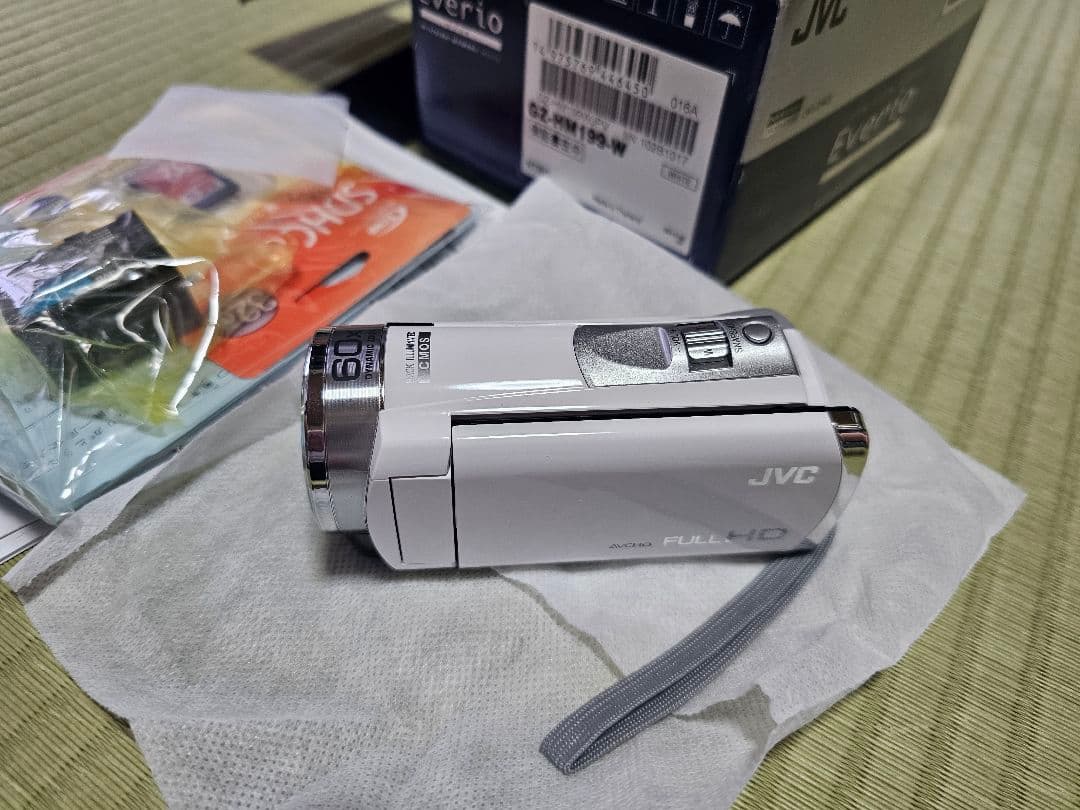 JVC Everio ビデオカメラ本体 32GB SDHC付き【最終値下げ】