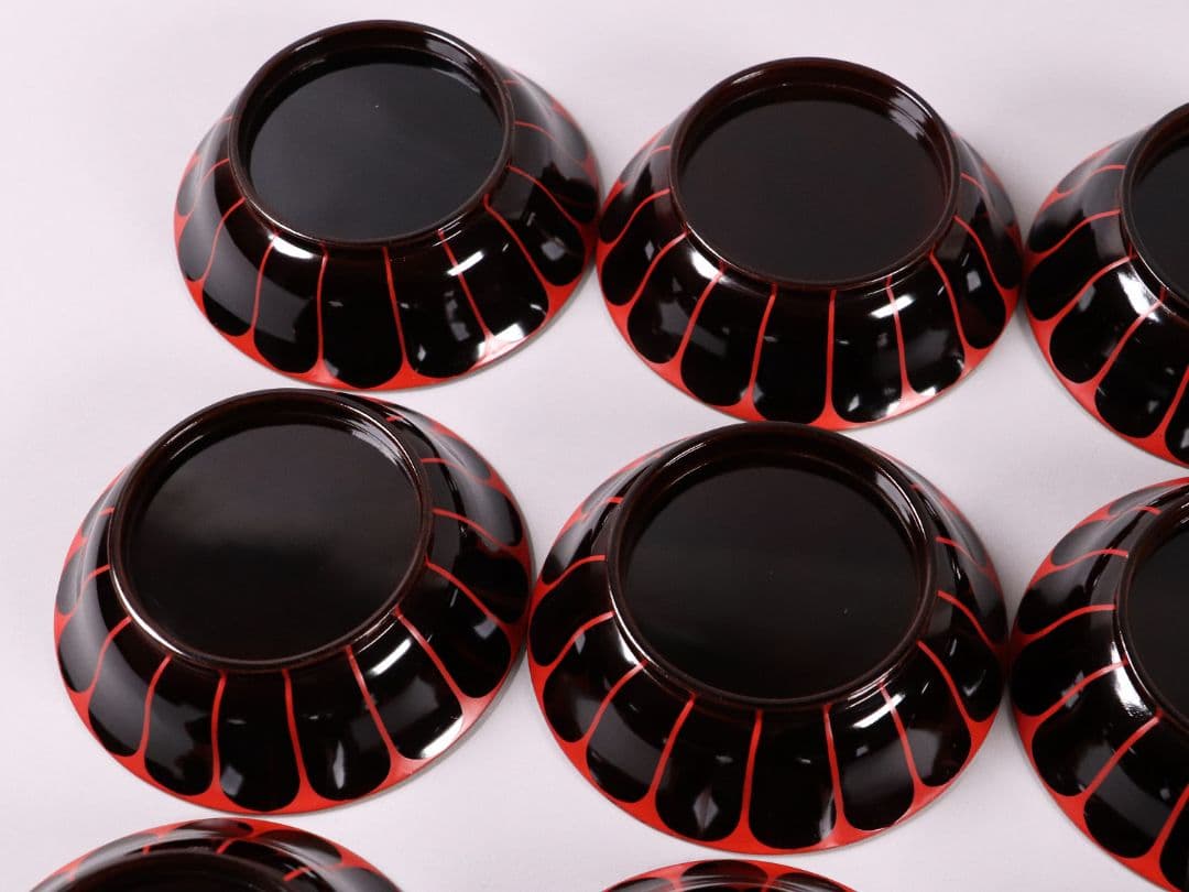 漆芸 木製漆器 菊花 蒔絵 黒塗 木皿 小皿 十六客 10.6cm【MA297】