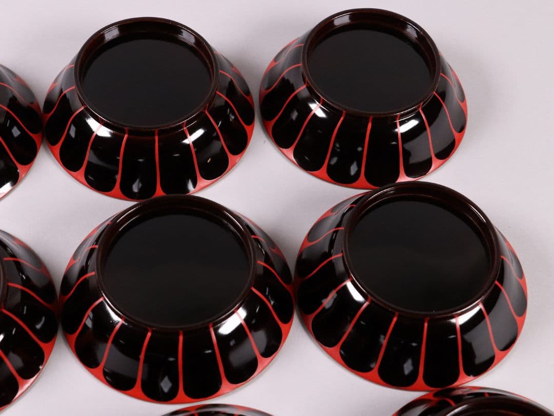 漆芸 木製漆器 菊花 蒔絵 黒塗 木皿 小皿 十六客 10.6cm【MA297】