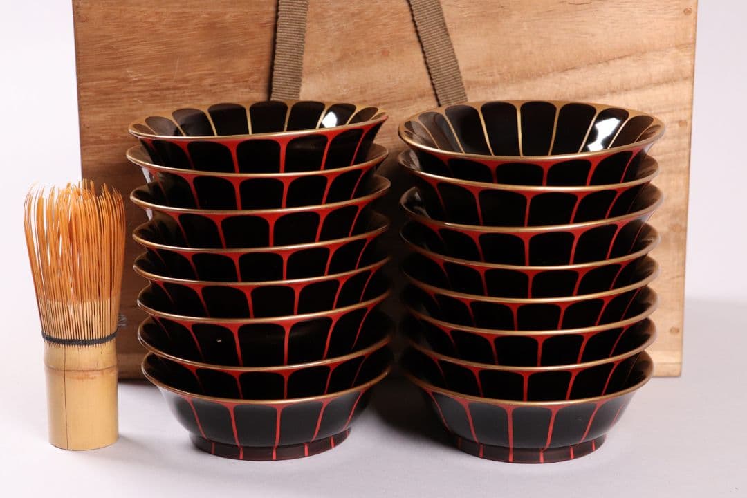 漆芸 木製漆器 菊花 蒔絵 黒塗 木皿 小皿 十六客 10.6cm【MA297】