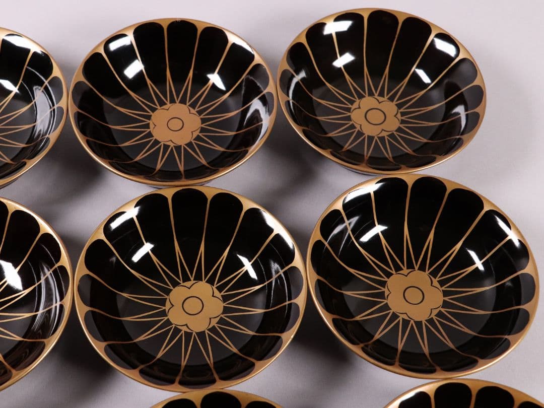 漆芸 木製漆器 菊花 蒔絵 黒塗 木皿 小皿 十六客 10.6cm【MA297】