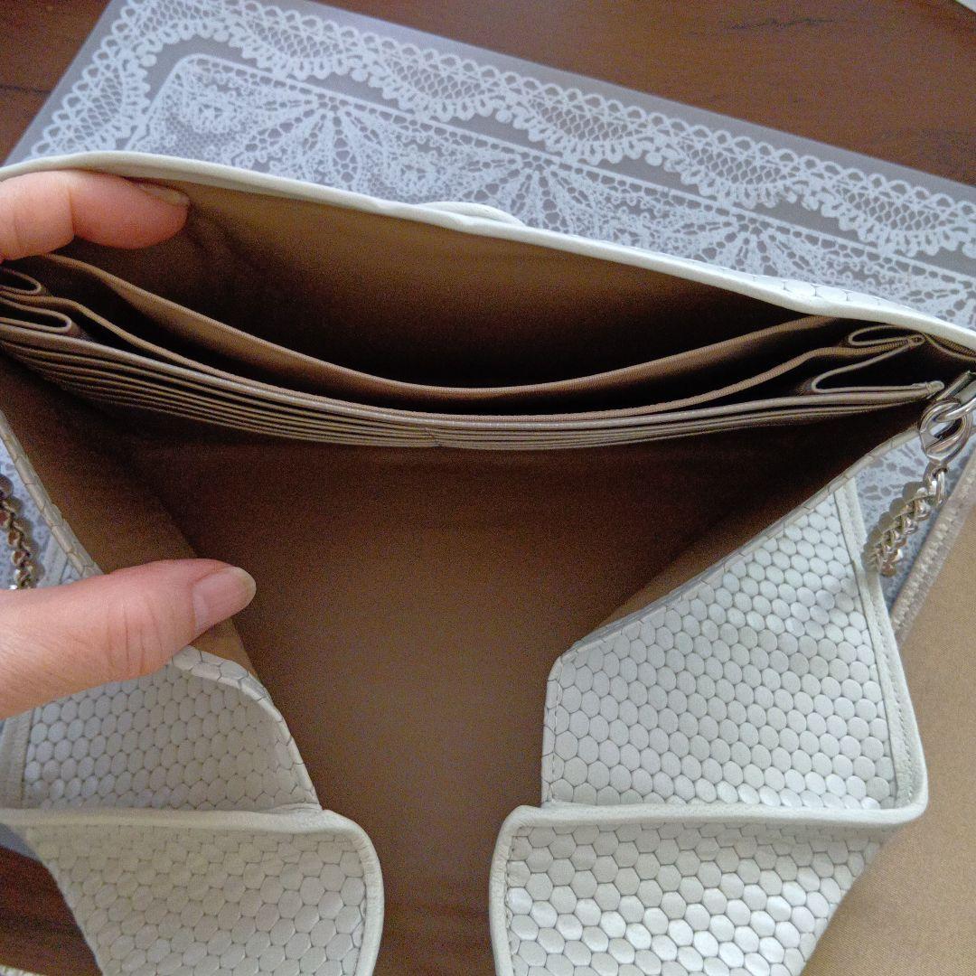 ヒロコハヤシ　カルディナーレ　チェーン付長財布　ホワイト