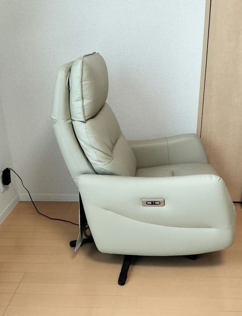 あゆみ様　ニトリ電動リクライニングパーソナルチェア(2モーター LE01 BE)
