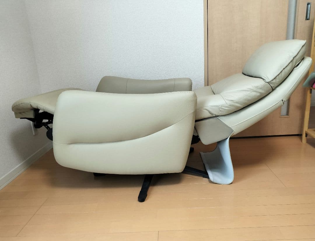 あゆみ様　ニトリ電動リクライニングパーソナルチェア(2モーター LE01 BE)