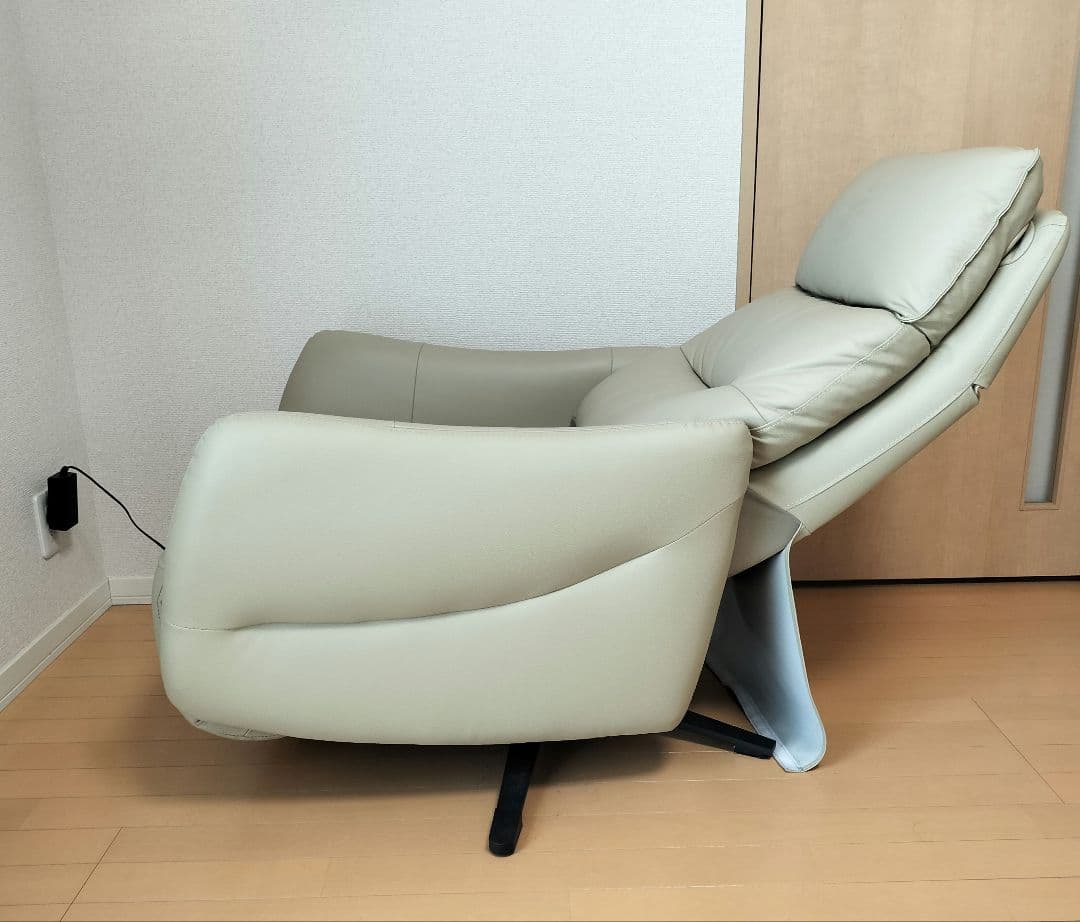 あゆみ様　ニトリ電動リクライニングパーソナルチェア(2モーター LE01 BE)