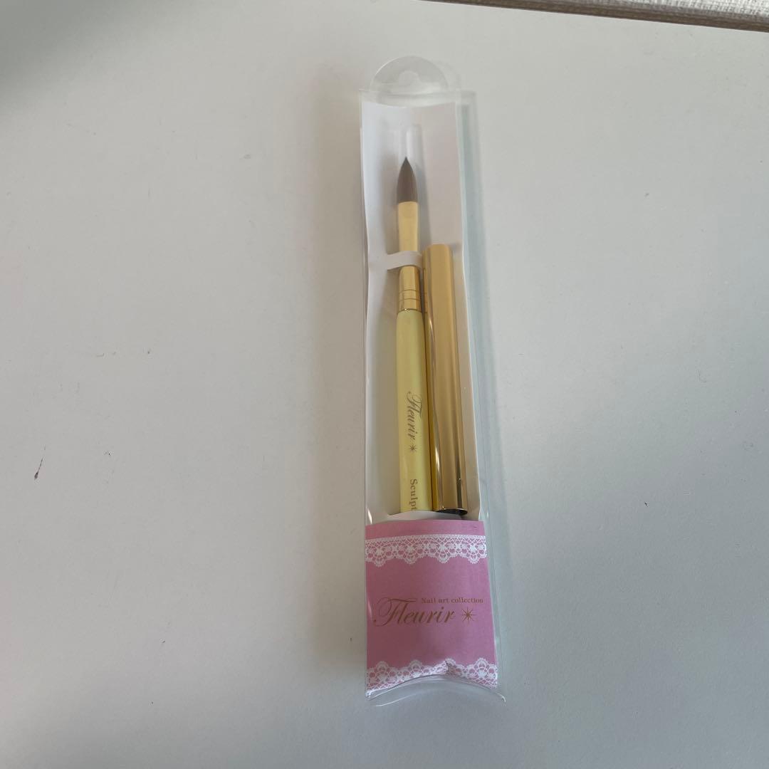 フルーリア　スカルプチュアブラシ イエロー