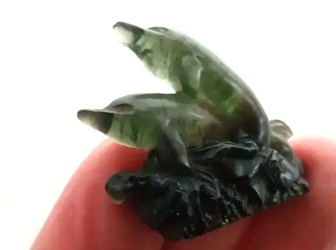 オ―ルド モルダバイト カ―ビング ドルフィン2頭