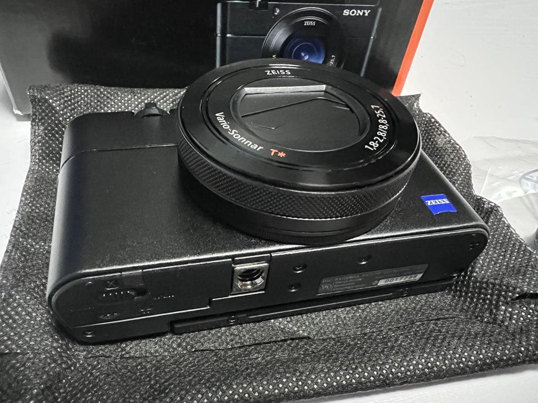 【極上美品】SONY RX100M5A デジタルカメラ