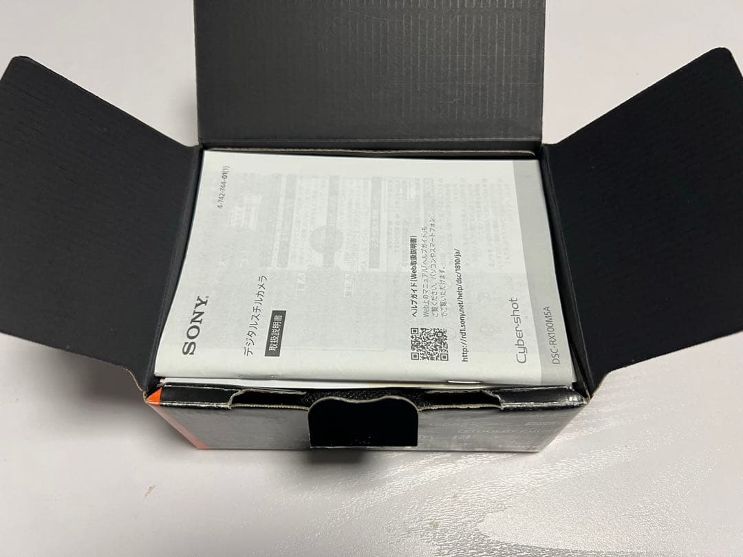 【極上美品】SONY RX100M5A デジタルカメラ