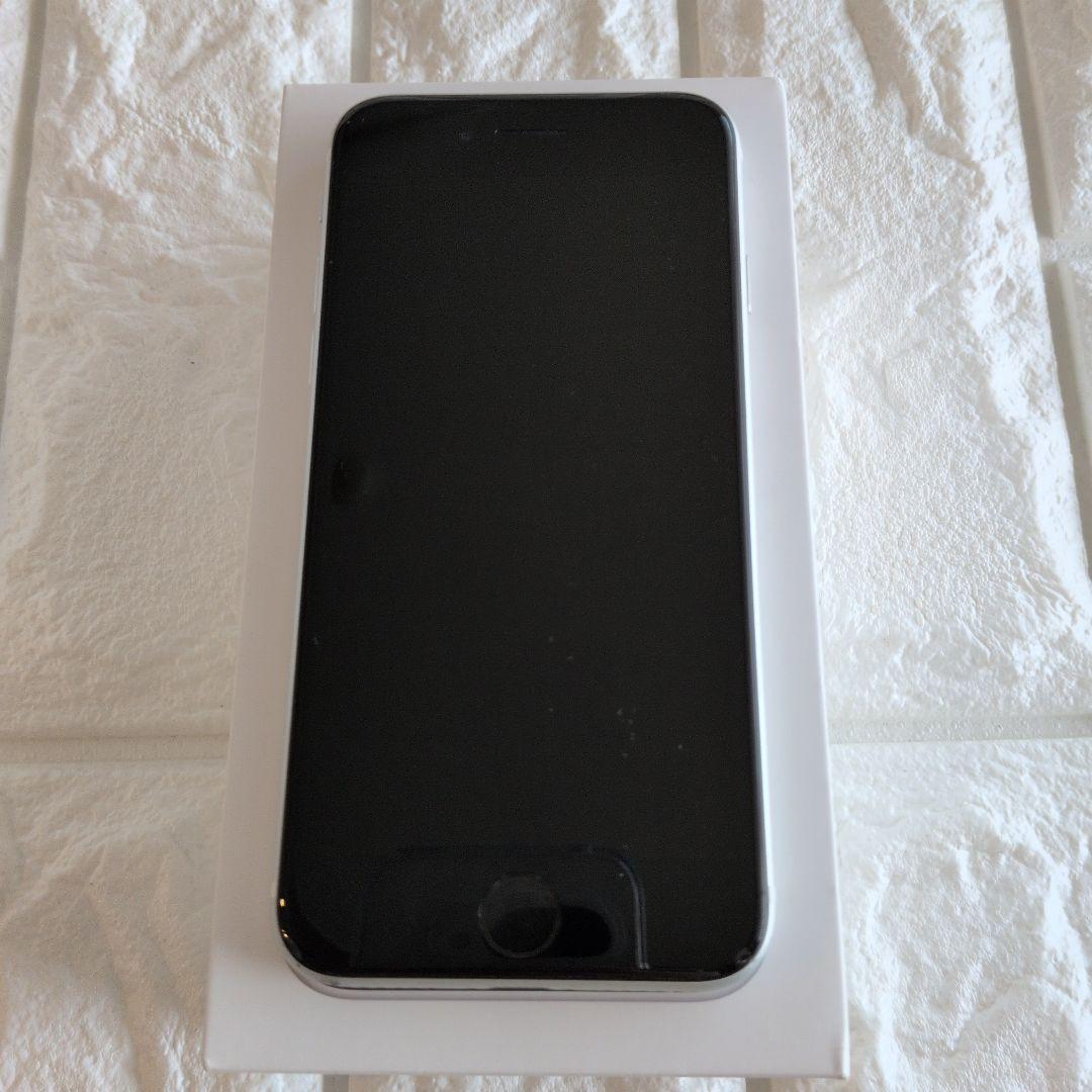 Apple iPhone SE 128GB 白　充電ケーブルバッテリー残量84%