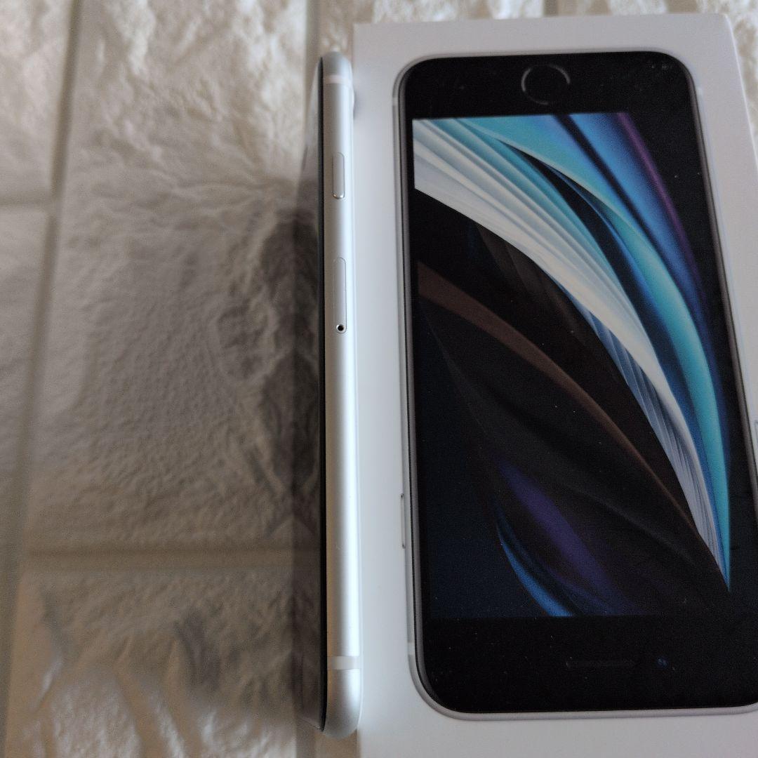 Apple iPhone SE 128GB 白　充電ケーブルバッテリー残量84%