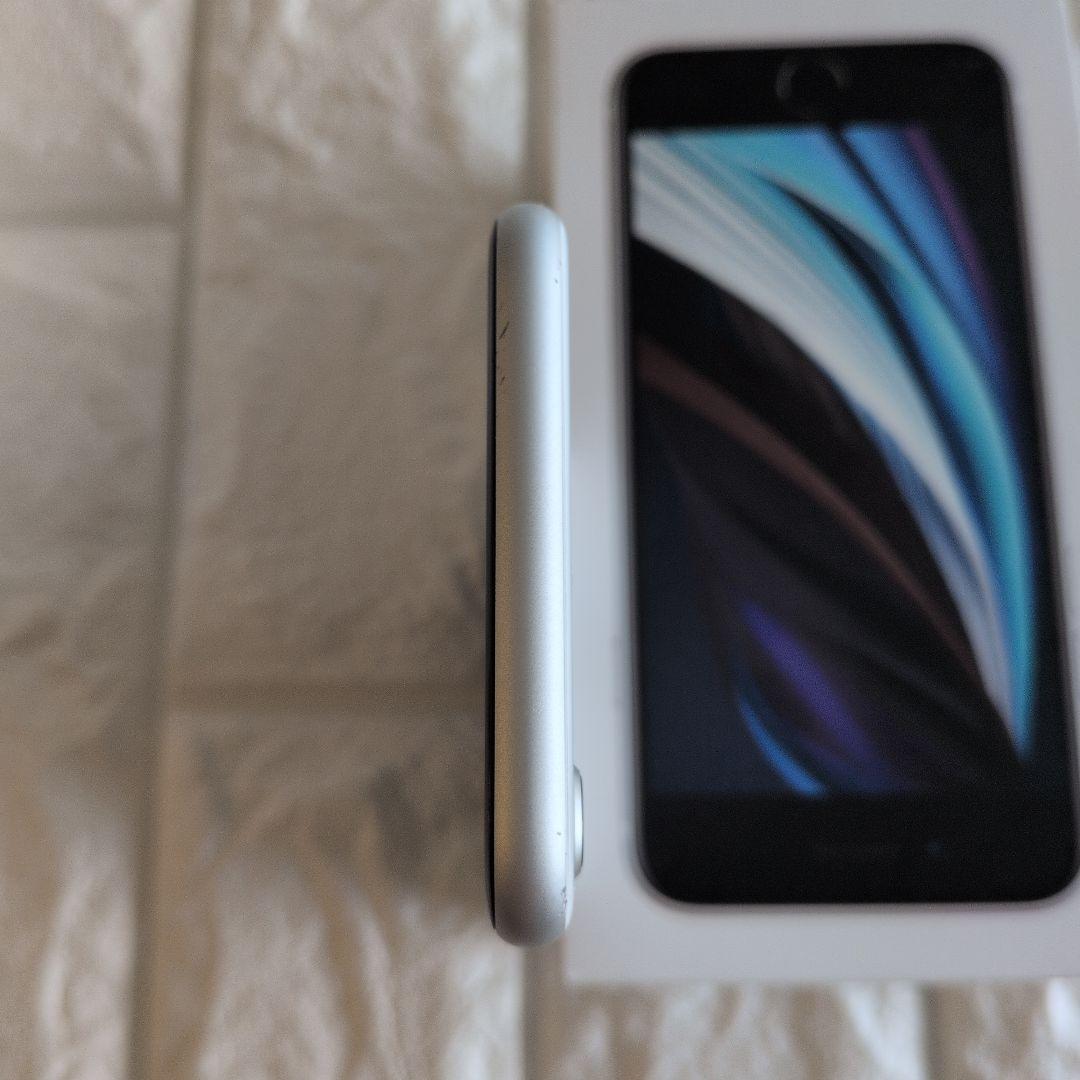 Apple iPhone SE 128GB 白　充電ケーブルバッテリー残量84%