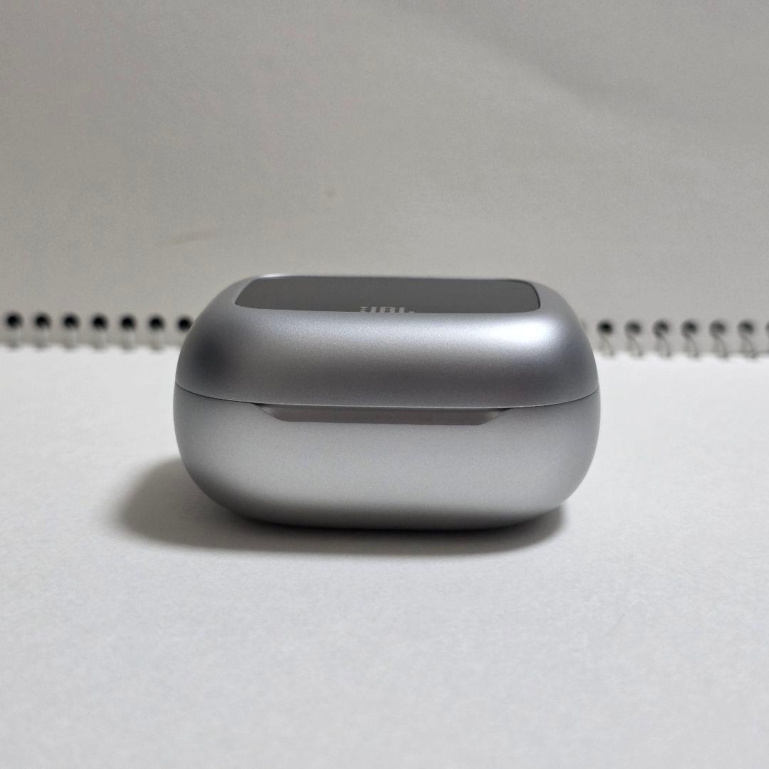 JBL　ノイズキャンセリングイヤホン「LIVE BUDS 3 」シルバー