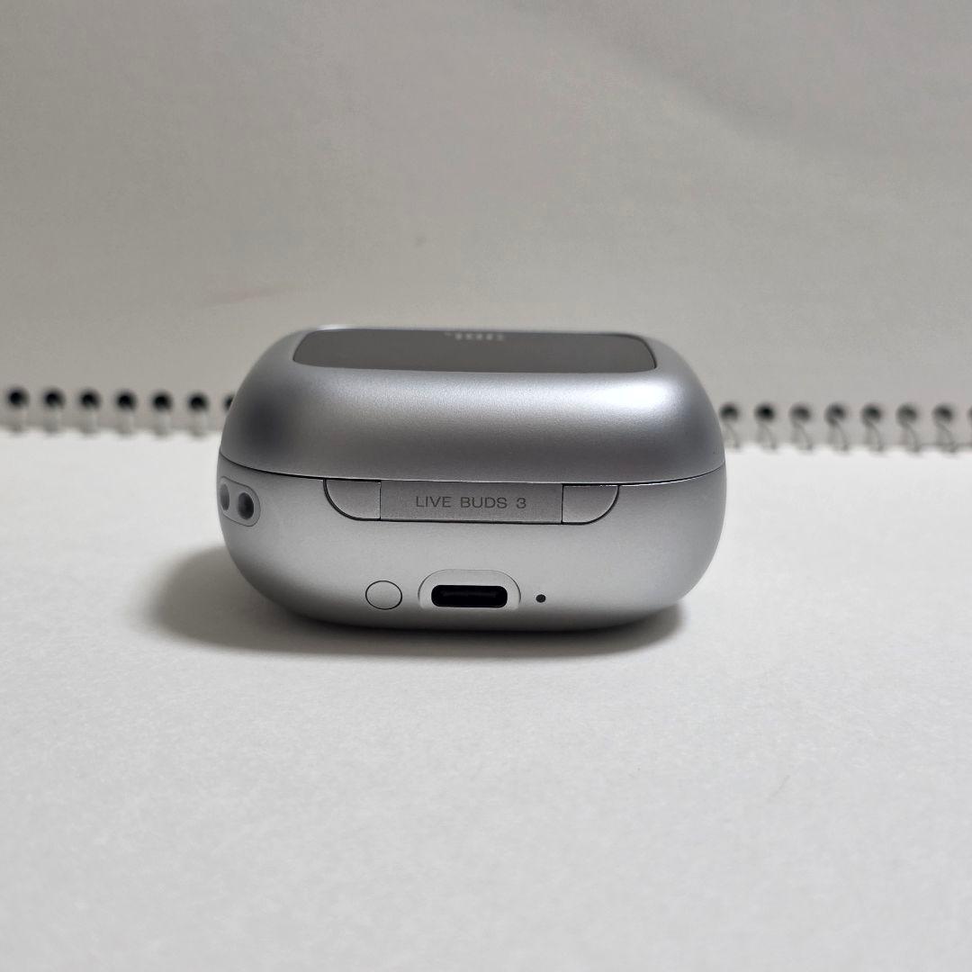 JBL　ノイズキャンセリングイヤホン「LIVE BUDS 3 」シルバー