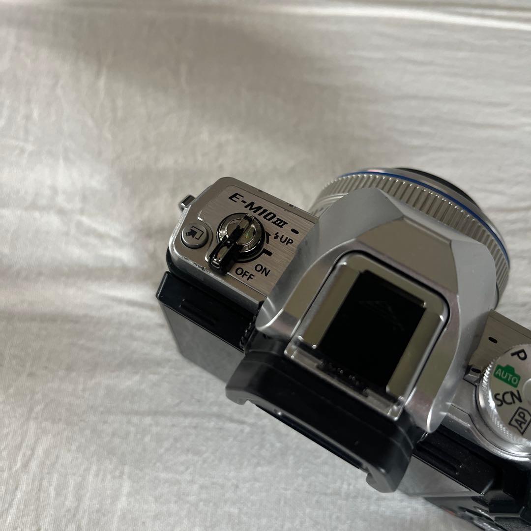 OLYMPUS OM-D E-M10 Mark III + 17mmレンズセット