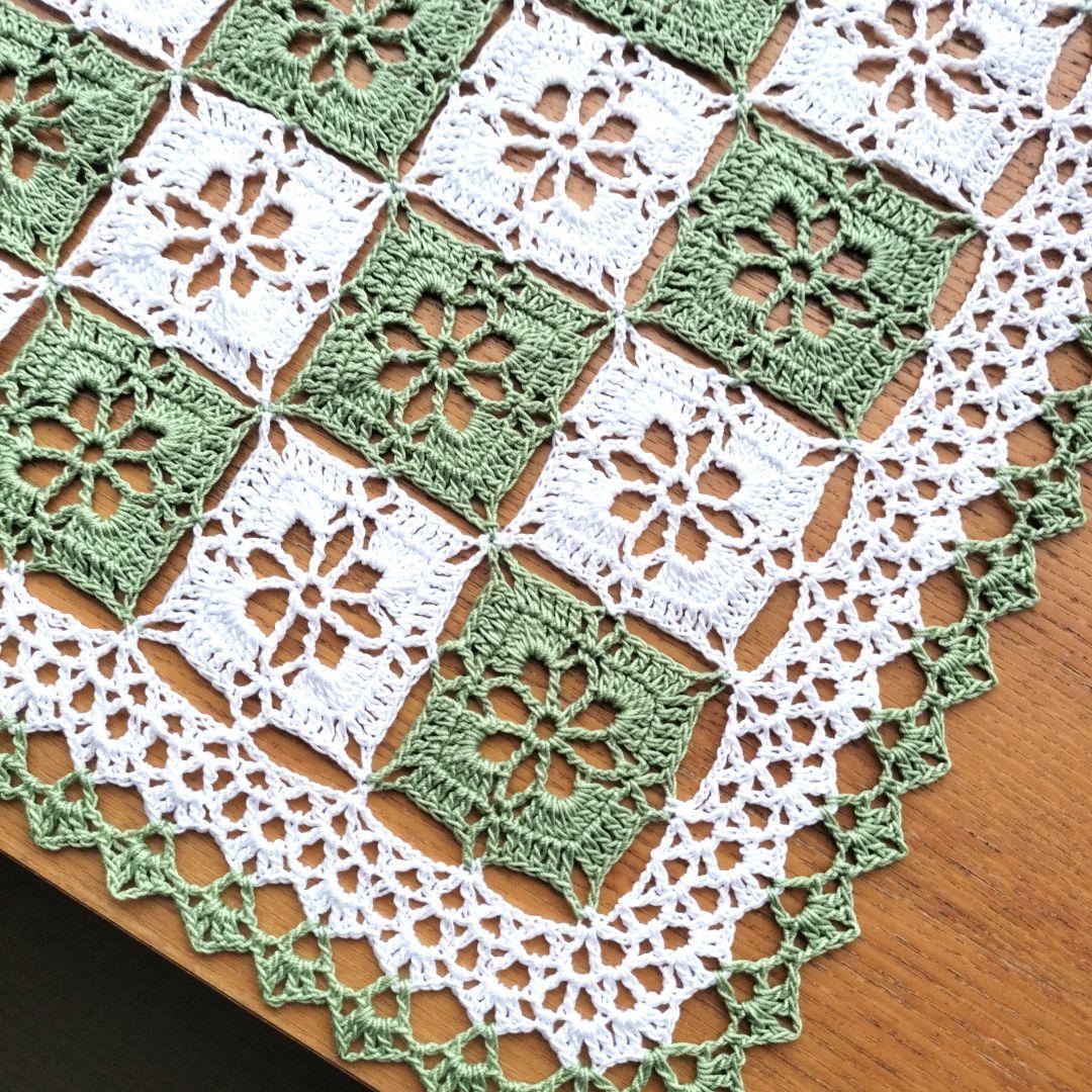 にしこ　レース編みドイリー　インテリア　テーブルセンター