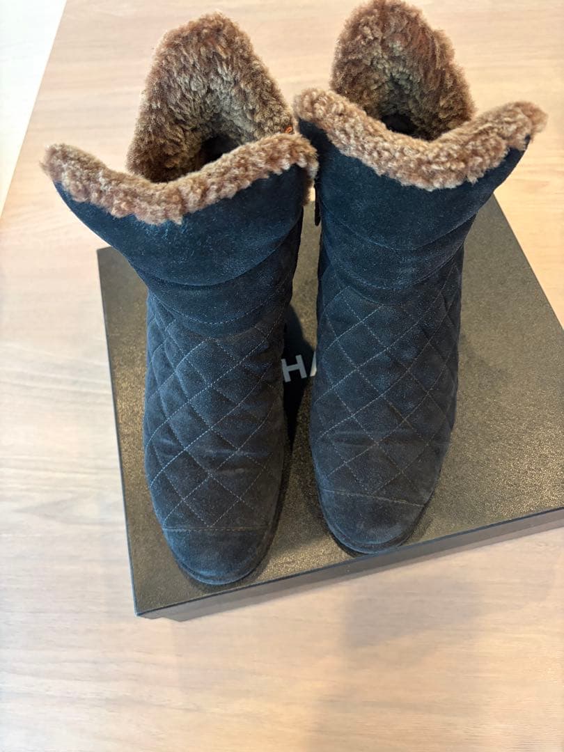 シャネルCHANEL⭐️ファー付きブラックスエードムートンブーツ