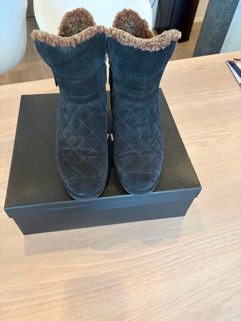シャネルCHANEL⭐️ファー付きブラックスエードムートンブーツ