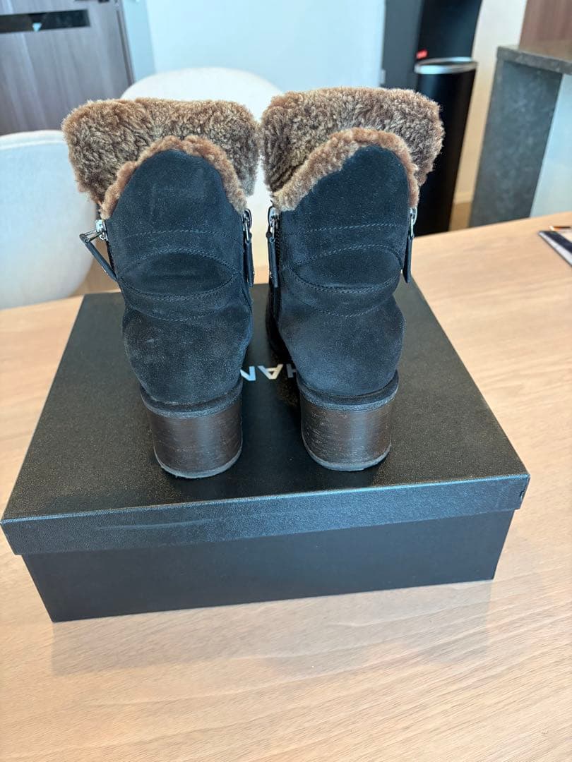 シャネルCHANEL⭐️ファー付きブラックスエードムートンブーツ