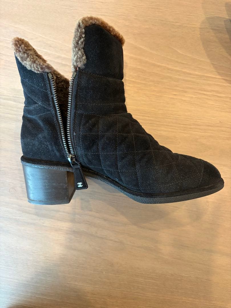 シャネルCHANEL⭐️ファー付きブラックスエードムートンブーツ