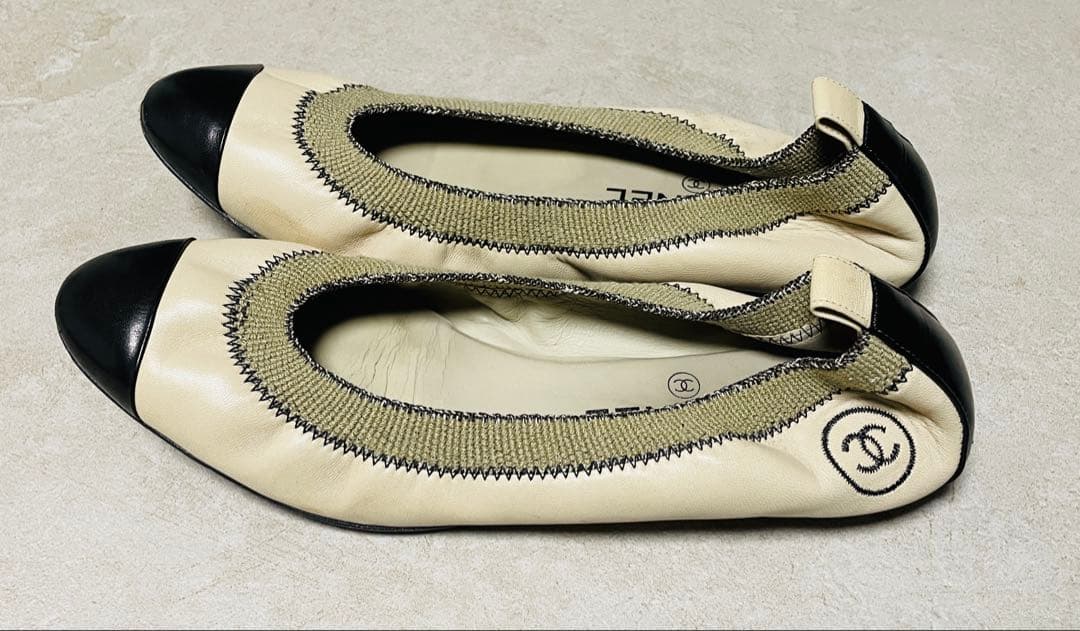 CHANEL アイボリー ブラック フラットシューズ　39/25cm