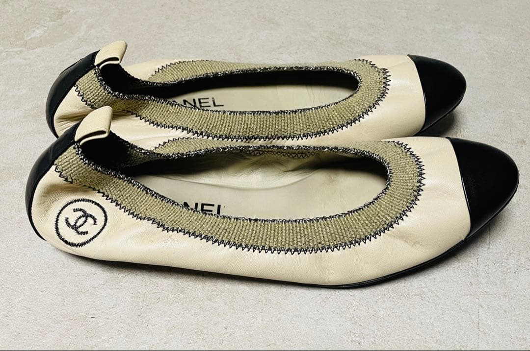 CHANEL アイボリー ブラック フラットシューズ　39/25cm