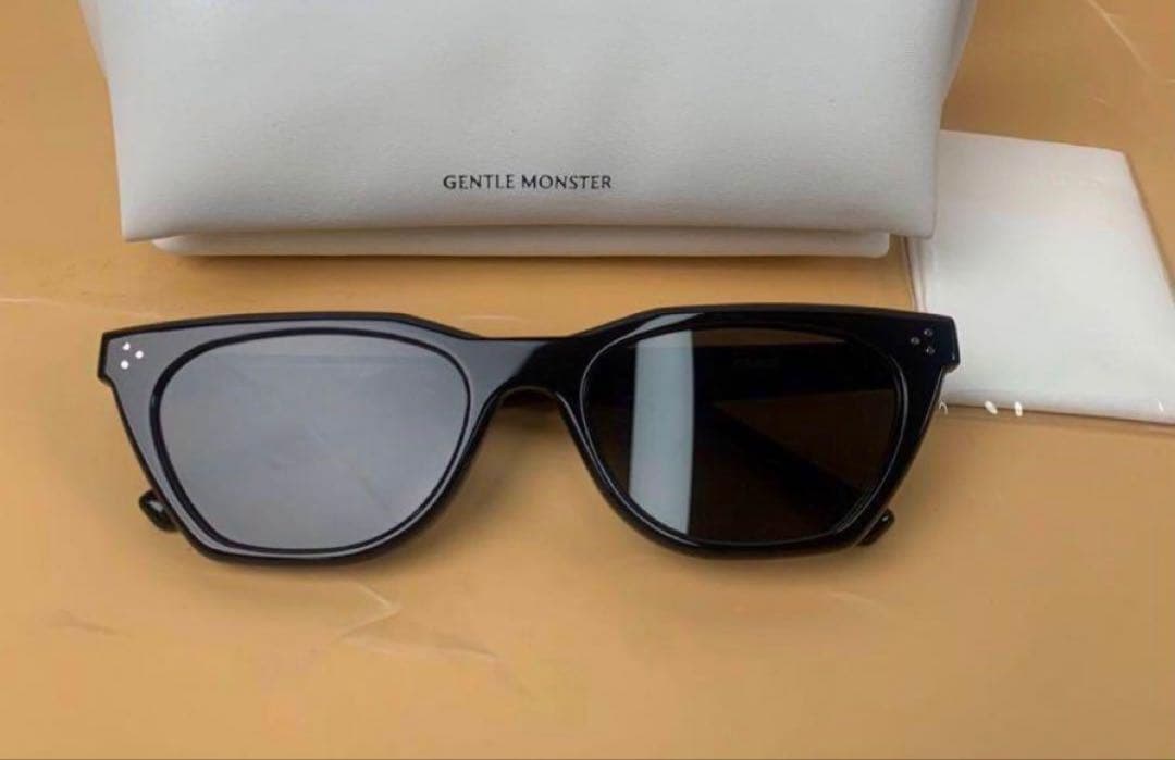 GENTLE MONSTER ブラックキャットアイサングラス