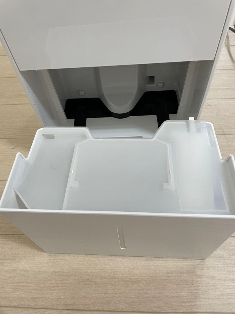 アイリスオーヤマ　除湿機　5.6L コンプレッサー式 ホワイト IJC-J56