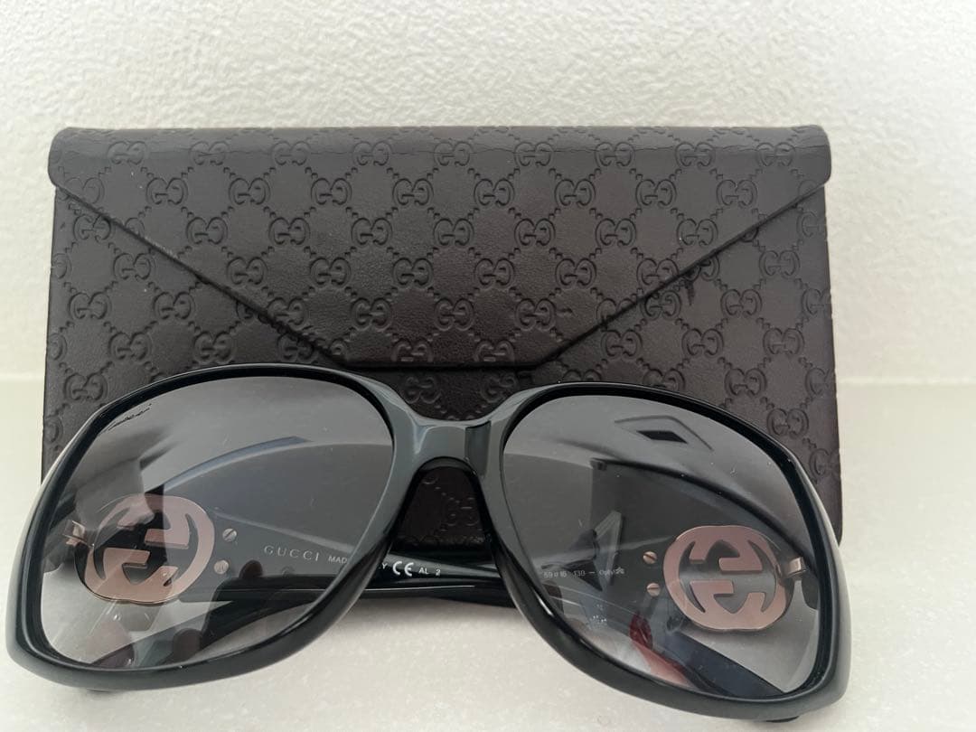 Gucci ブラック サングラス ケース付き