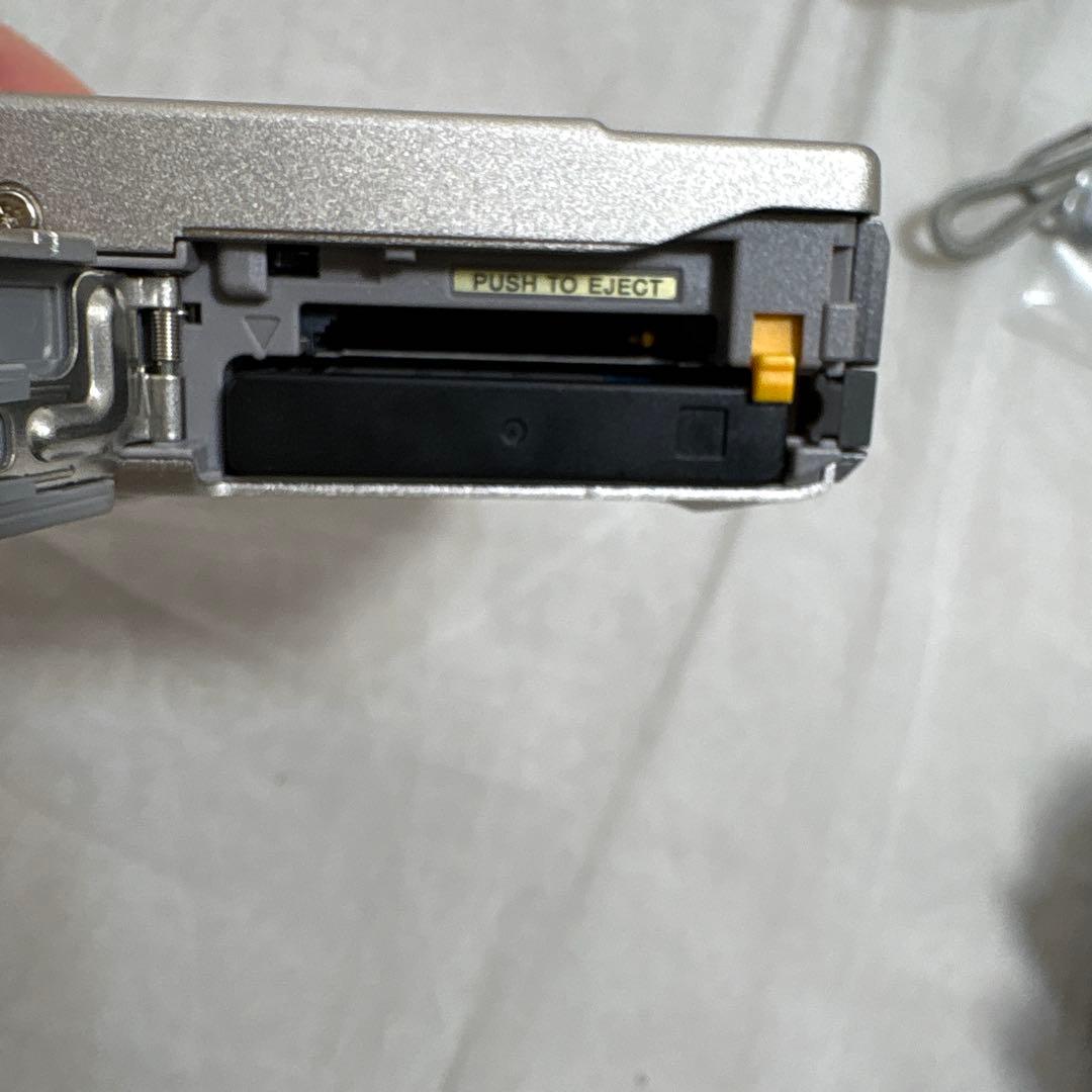 富士フィルム FINEPIX F60fd ☆シルバー☆取扱説明書・充電器・充電式