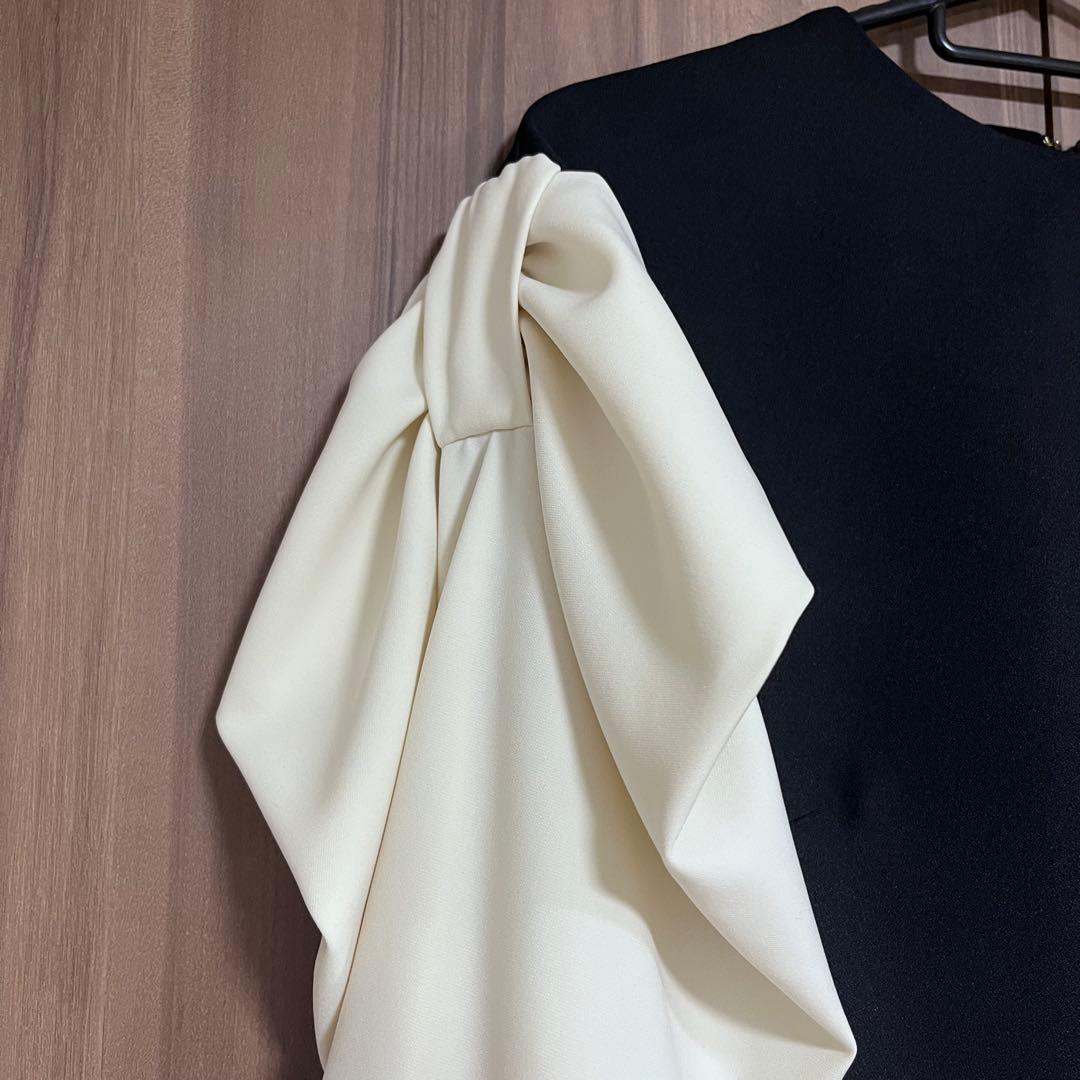 【美品】SEVEN TEN 上品リボンドレープトップスブラック×オフホワイト