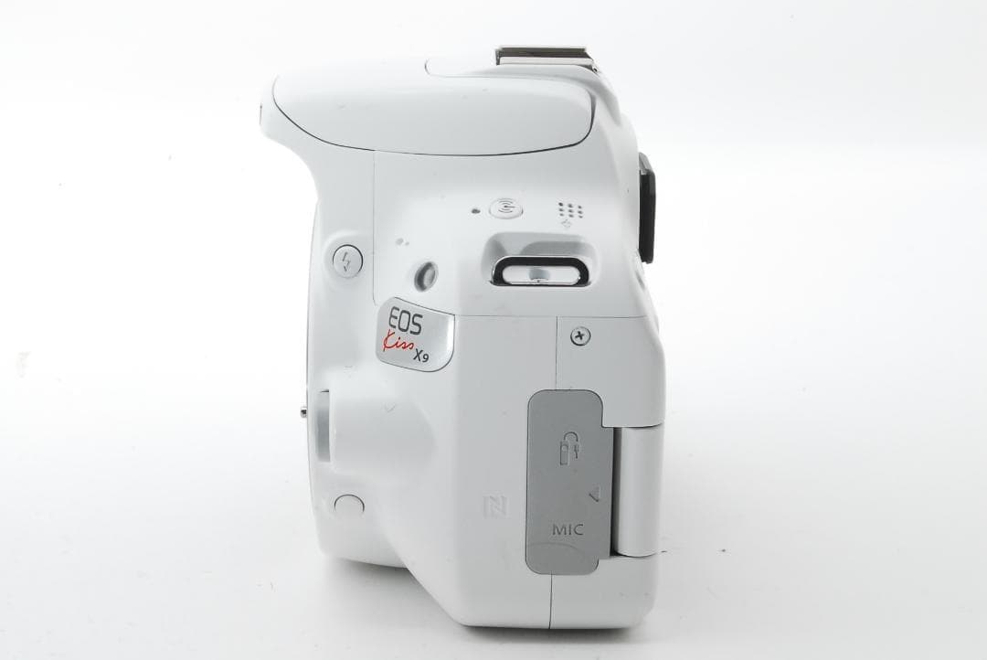 Canon Kiss X9 白 レンズキット 三脚バッグ付